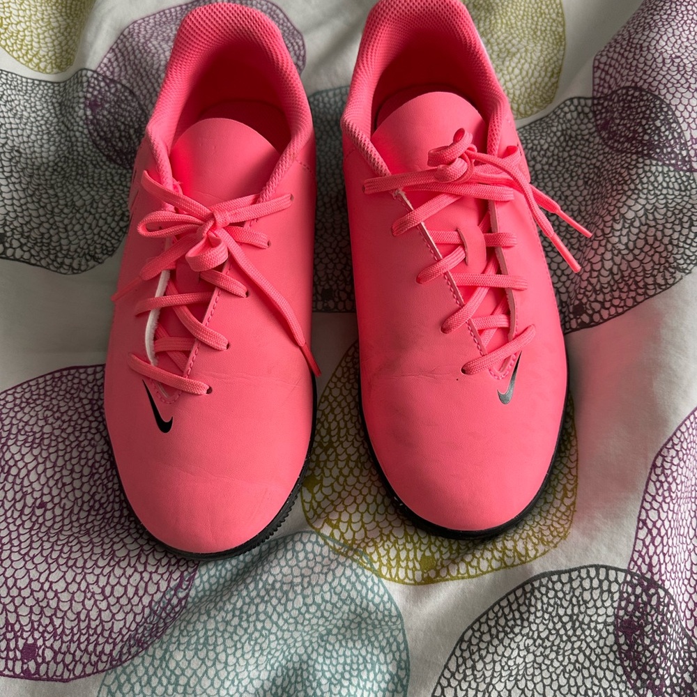 Nike girls indoor athletic sneakers